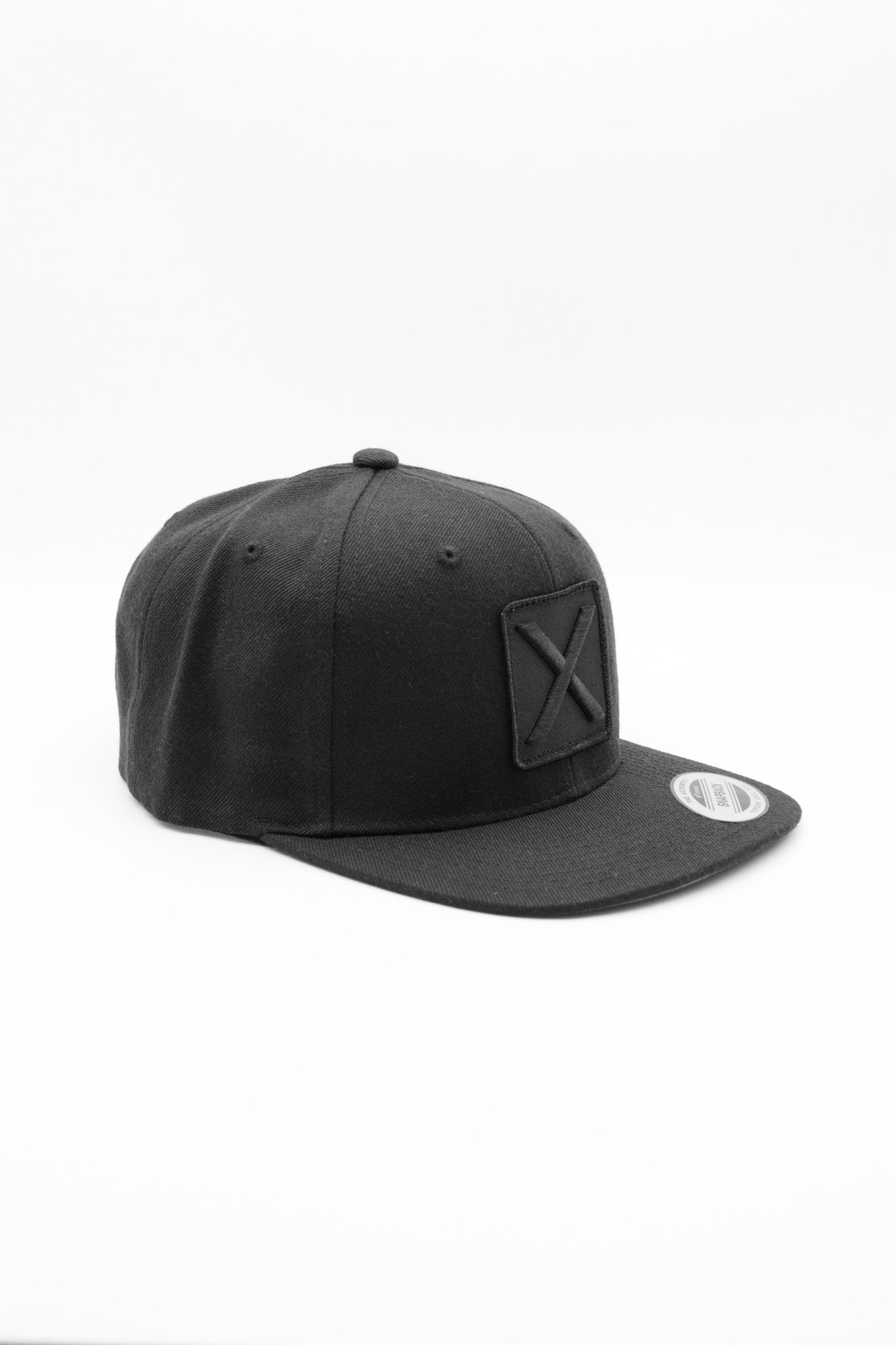 X BLACK SNAPBACK CLASSIC