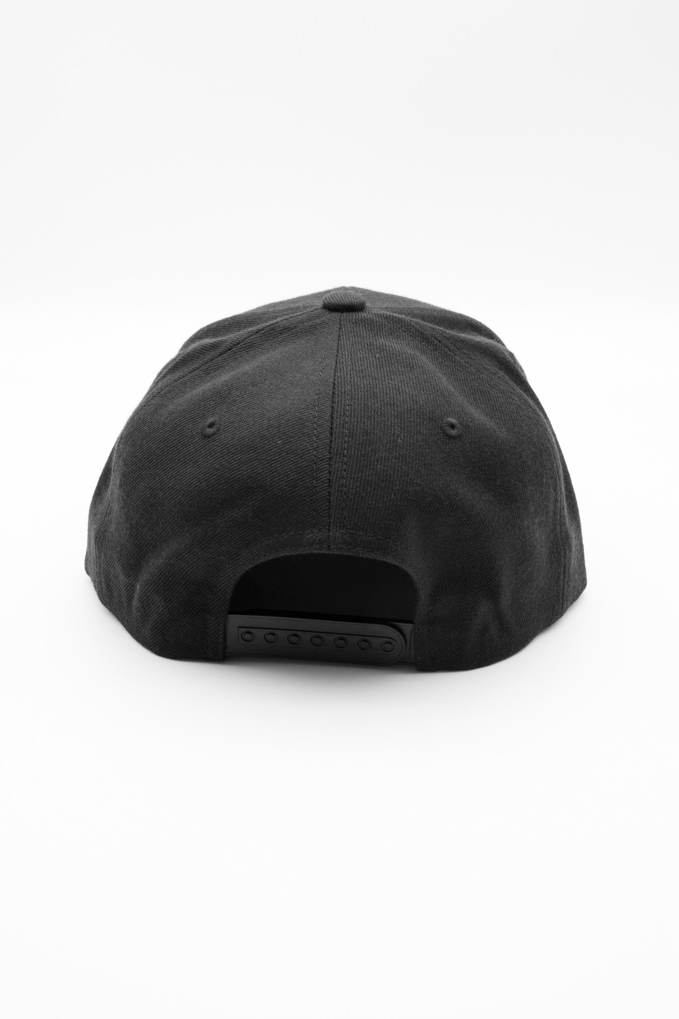 X BLACK SNAPBACK CLASSIC